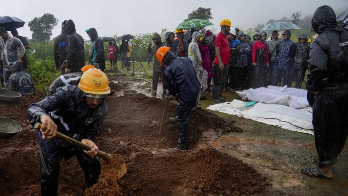 Rescuers work at a site of a landslide triggered by torrential rains in Raigad district, western Maharashtra state, India, Thursday, July 20, 2023. While some people are reported dead many others feared trapped under piles of debris. (AP Photo/Rafiq Maqbool)