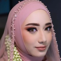Wajah cantik perempuan yang akrab disapa Chacha itu bak Putri Arab. Chacha disebut-sebut memiliki campuran darah Arab dan Aceh dari ayah dan ibunya. Foto: dok. Instagram/@dhijaa