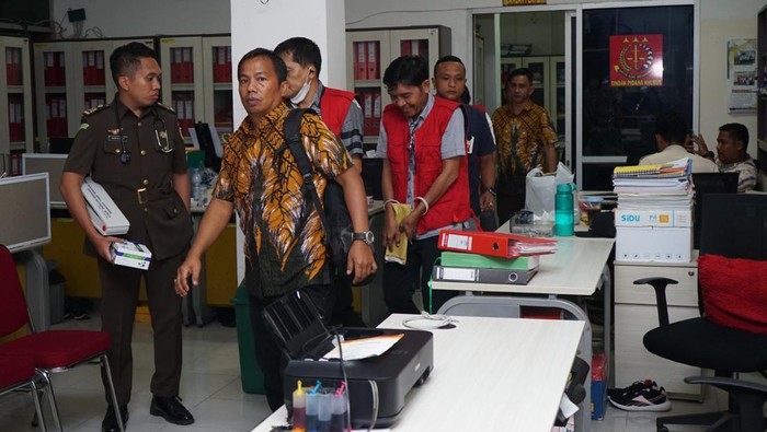 Tiga tersangka korupsi jalan di Taput dibawa ke Rutan Kelas 1 Tanjung Gusta