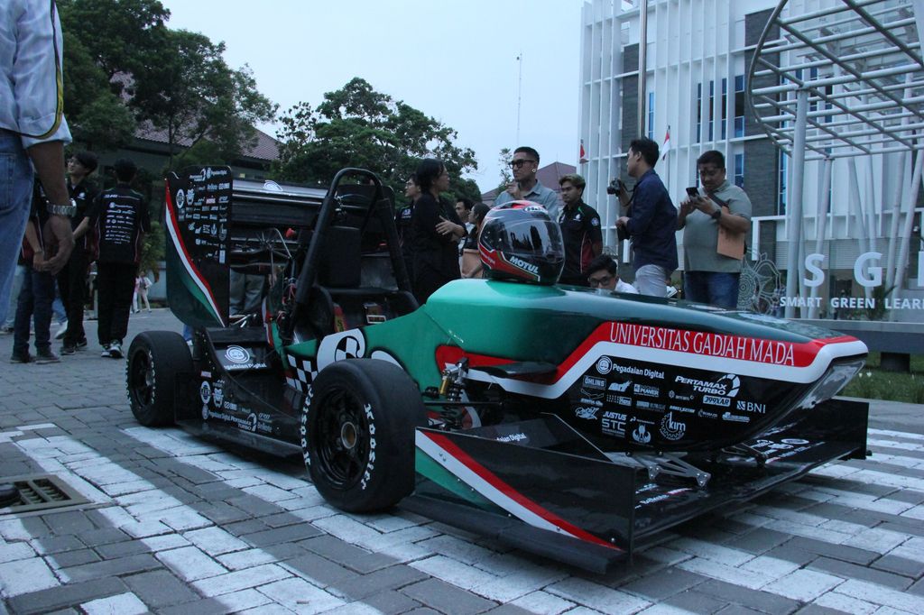 Tim Bimasakti Universitas Gadjah Mada (UGM) mewakili Indonesia di ajang Formula SAE Italia.