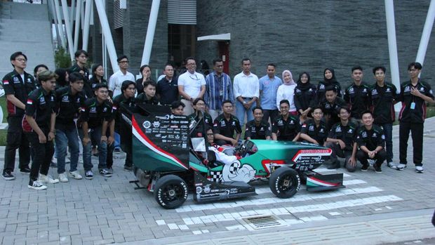 Tim Bimasakti Universitas Gadjah Mada (UGM) mewakili Indonesia di ajang Formula SAE Italia.
