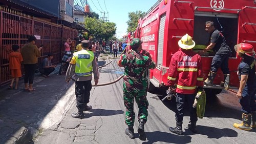Toko aksesoris handphone (HP) di Jalan Sidakarya Nomor 5, Kelurahan Sesetan, Kecamatan Denpasar Selatan, Kota Denpasar, terbakar, Jumat (21/7/2023).
