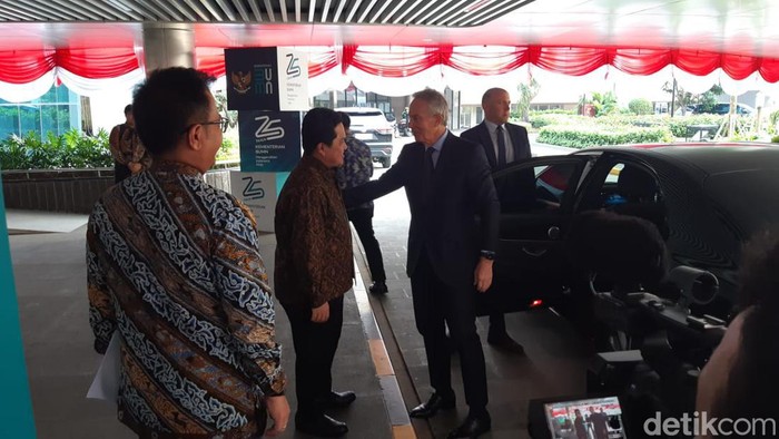 Mantan Perdana Menteri Inggris Tony Blair mendatangi Kementerian BUMN Jumat (21/7).