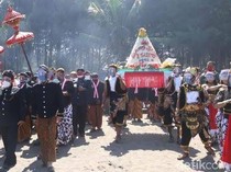 Tradisi-tradisi Malam Satu Suro di Jawa Timur