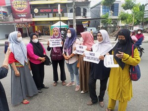 Tolak Baju dari Jokowi, Wanita di Seluma Minta Perusahaan Tambang Ini Diusir