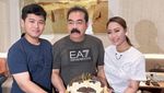 5 Potret Ultah Adam Suseno, Kuenya Berkumis