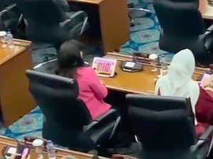Mengamati Game Cinta Mega di DPRD DKI, Candy Crush Kok Ada Sayapnya?