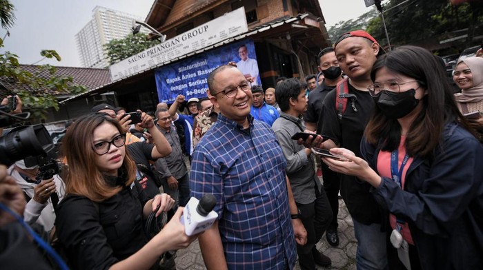 Anies Baswedan temui kelompok buruh di Kabupaten Buruh, Jawa Barat, 22 Juli 2023. (Dok Tim Anies Baswedan)