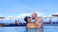 Di lengan kiri Tyson Lynch ada tato wajah istrinya, Melaney Ricardo. Foto: Instagram