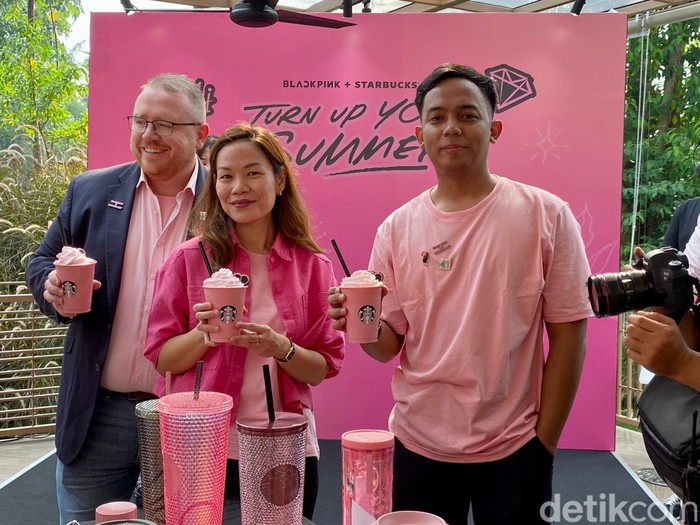 BLINK! Starbucks dan BLACKPINK Rilis Minuman Stroberi Cokelat dan 8 Tumbler BLINK! Starbucks dan BLACKPINK Rilis Minuman Stroberi Cokelat dan 8 Tumbler