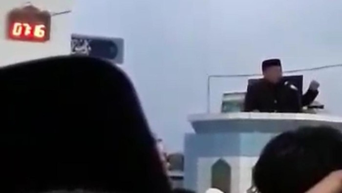Camat Baroko Kabupaten Enrekang, Sulawesi Selatan (Sulsel) Edi Muchtar berkampanye di masjid