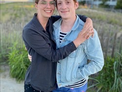 Mantan Istri Ethan Slater Buka Suara Soal Perceraian, Bahas Ariana Grande