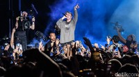 The Kid Laroi menjadi pemanasan sebelum penampilan The Strokes di WTF 2023 yang digelar di GBK Sport Complex, Jakarta, Jumat (21/7/2023) malam. Foto: Andhika Prasetia/ detikcom