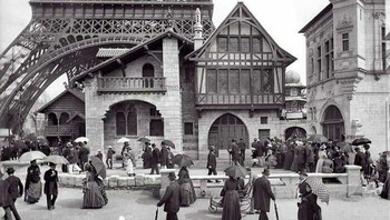 Pembukaan Menara Eiffel Selama Pameran Dunia 1889 Foto: Facebook/OldPhotos1
