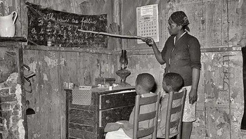 Seorang Ibu Homeschooling Anak-anaknya, Louisiana, 1937 Foto: Facebook/OldPhotos1