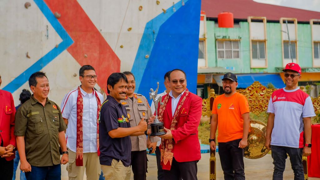 FPTI menggelar Kejuaraan Nasional 2023 yang bertujuan mencari bibit atlet muda masa depan. Bendahara Umum FPTI Brigjen Herry Heryawan, yang mewakili Ketum FPTI Yenny Wahid, mengapresiasi terwujudnya Kejurnas Kelompok Umur VXII tahun 2023 di Provinsi Jambi.