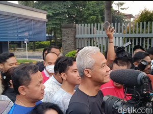 Ditemani Bima Arya, Ganjar Lari Pagi ke Pasar Citeureup Bogor