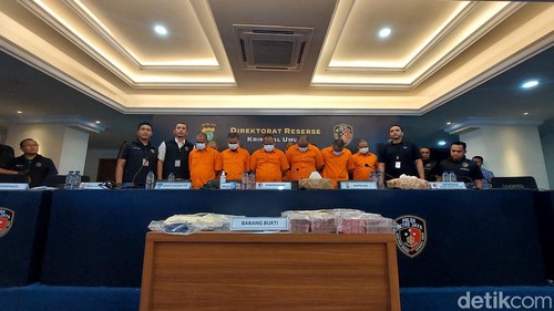 Polda Metro Jaya mengungkap sindikat TPPO dalam kasus jual ginjal di Kamboja. 1 oknum polisi dan 1 petugas imigrasi disebut terlibat dalam jaringan tersebut.