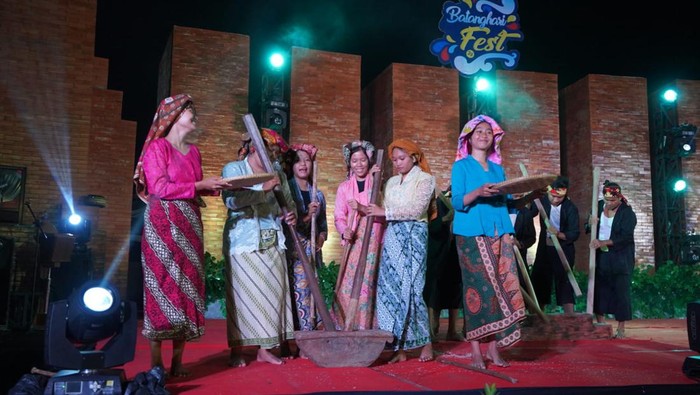 Gubernur Jambi Al Haris dalam festival kampanye bersihkan Sungai Batanghari