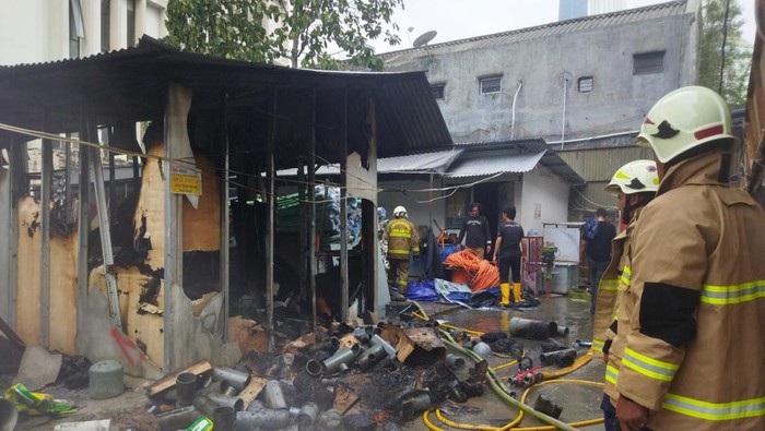 Gudang di Jaksel sempat terbakar (Kurniawan-detikcom)
