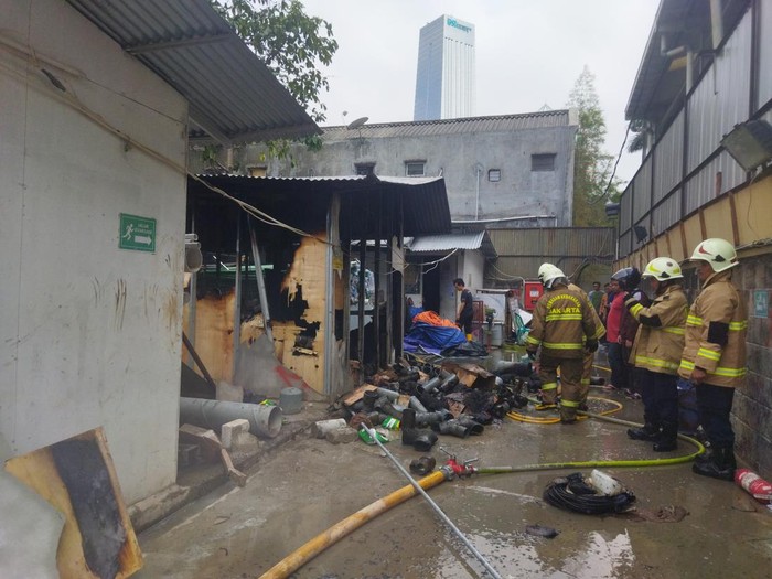 Kebakaran gudang proyek di Setiabudi (Fadilah/detikcom)