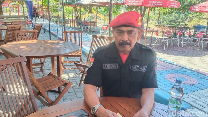 Ketua DPC PDIP Solo FX Hadi Rudyatmo saat ditemui  di Taman Sunan Jogo Kali Solo, Sabtu (22/7/2023)