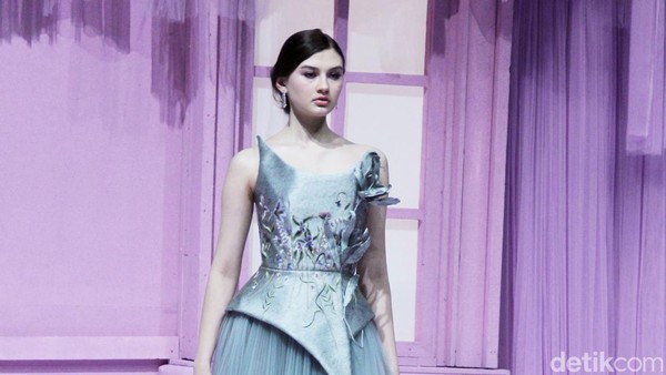 10 Inspirasi Gaun Tulle Nan Glamour dari Koleksi Hian Tjen Couture 2024