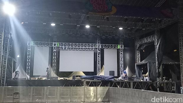 Konser musik di De Tjolomadu, Colomadu, Karanganyar berujung ricuh, Sabtu (22/7/2023). Acara batal gegara EO tak bayar vendor.