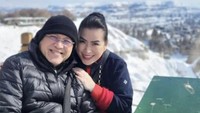 Mario Teguh tengah disorot terkait kasus dugaan penipuan penggelapan dana hingga Rp 5 miliar. Momen kulinerannya bersama sang istri pun kini menarik perhatian. Foto: Instagram @linateguh