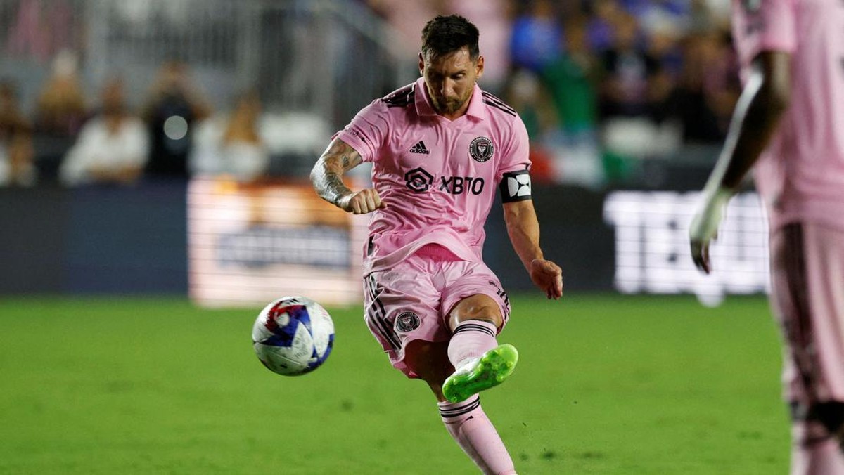 Lionel Messi berpeluang jadi starter di laga Inter Miami vs Atlanta United. (Foto: REUTERS/MARCO BELLO)