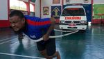 Momen Para Napi Lomba Tarik Ambulans
