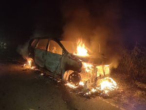 Tiga Pemuda di Jayapura Diamankan gegara Bakar Mobil Anggota Polisi
