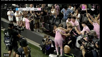 Momen Messi merayakan gol bersama keluarganya. Foto: Twitter