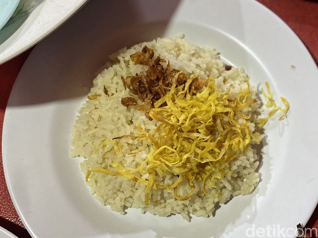 Street Food 101; Nasi Uduk Aquarius 94, warung nasi uduk legendaris di Taman Sunter Indah