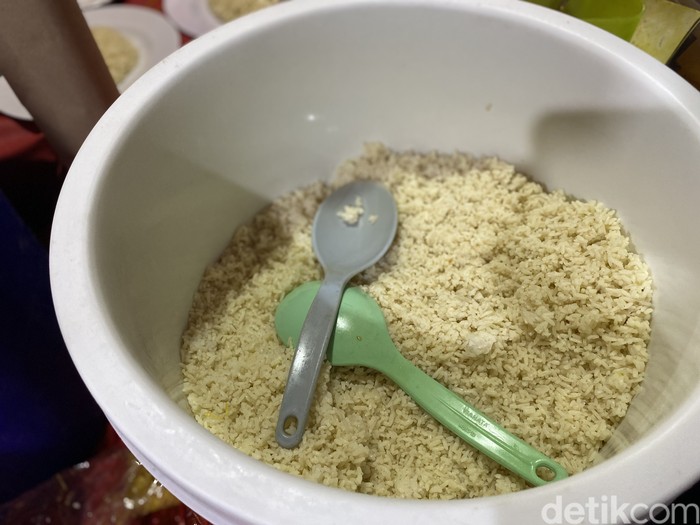 Nasi Uduk Aquarius 94 Street Food 101; Nasi Uduk Aquarius 94, warung nasi uduk legendaris di Taman Sunter Indah