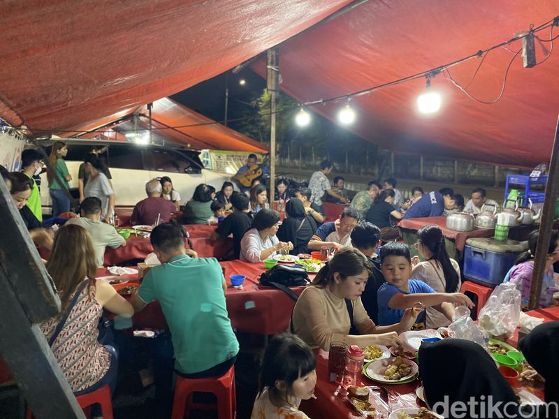 Makanan Jalanan 101;  Nasi Uduk Aquarius 94, warung Nasi Uduk legendaris di Taman Sunter Indah