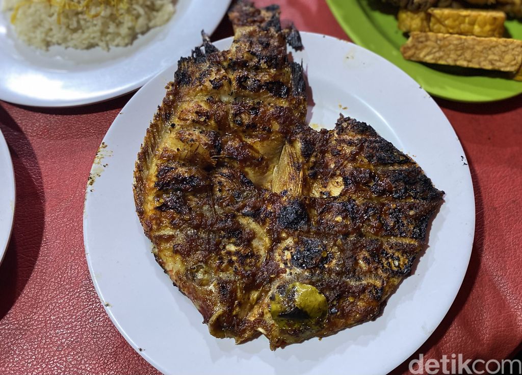 Street Food 101; Nasi Uduk Aquarius 94, warung nasi uduk legendaris di Taman Sunter Indah