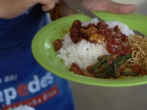 Wow! Makan Nasi Rames di Warung Ini Cuma Bayar Rp 3.000