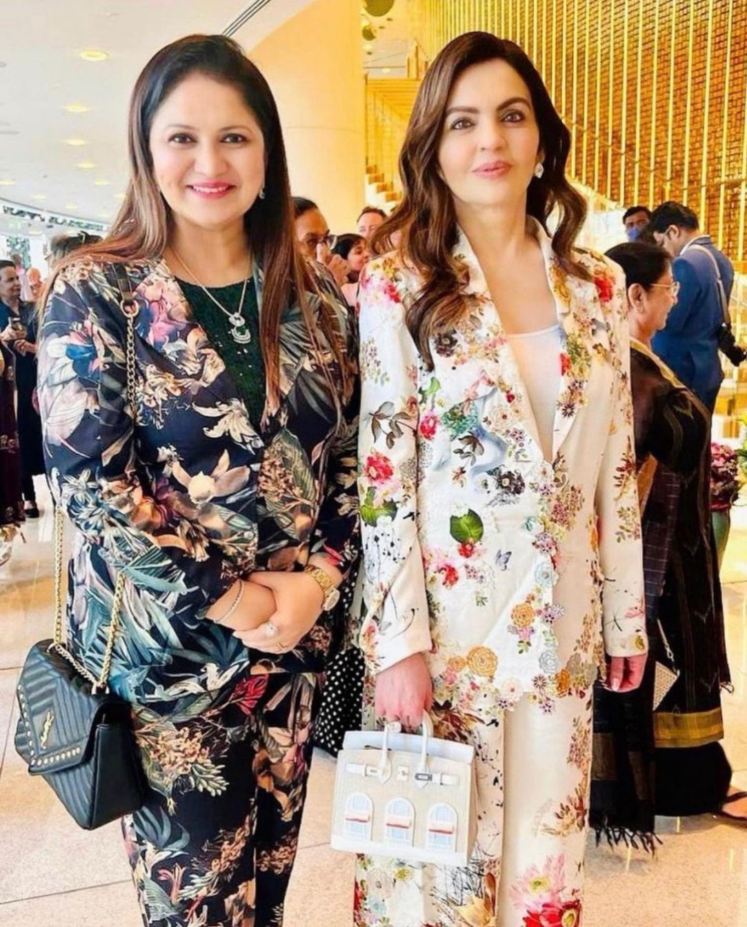 Nita Ambani Gaya Nita Ambani pakai tas Hermes Birkin langka.