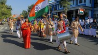 Parade folklor yang bertujuan mempromosikan kuliner, wisata, seni, dan budaya Bojonegoro tersebut juga diikuti empat negara yakni India, Meksiko, Slovenia dan Uzbekistan. 