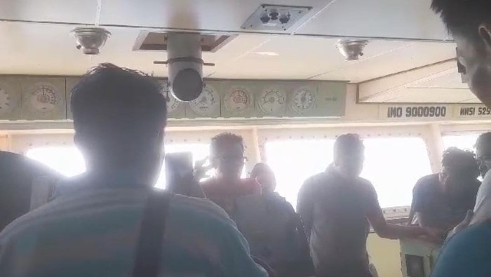 Penumpang kapal Mutiara Barat protes ke nahkoda