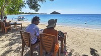 Pantai Elak-Elak Sekotong memiliki potensi panorama yang tak kalah indahnya dengan pantai lainnya di Lombok Barat dan cocok sebagai daerah wisata seperti snorkeling, diving serta aktivitas kebaharian lainnya tetapi fasilitas pendukung seperti penginapan di kawasan tersebut masih harus ditingkatkan. 