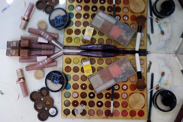 Afghan beauticians apply makeup to clients in a beauty salon in Kabul, Afghanistan, July 12, 2023. REUTERS/Ali Khara