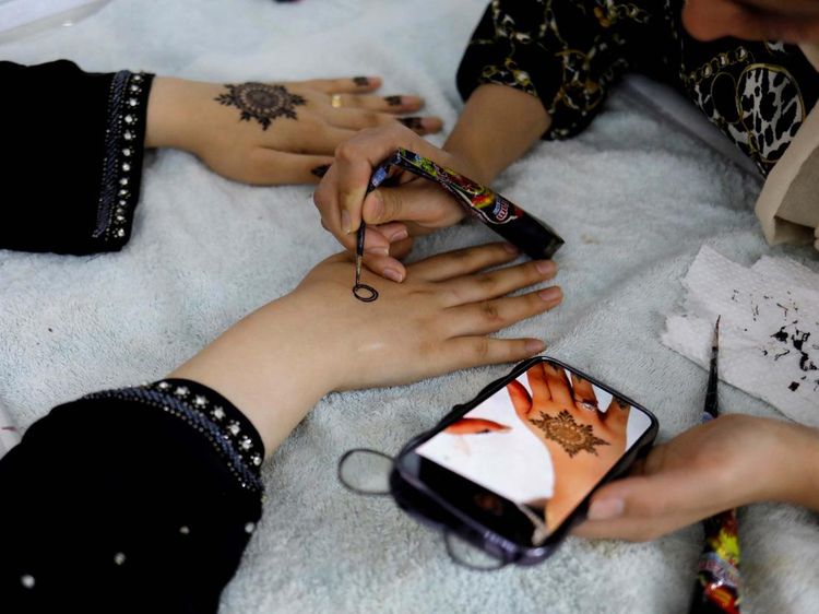 Potret Salon Kecantikan di Afghanistan yang Dilarang Taliban