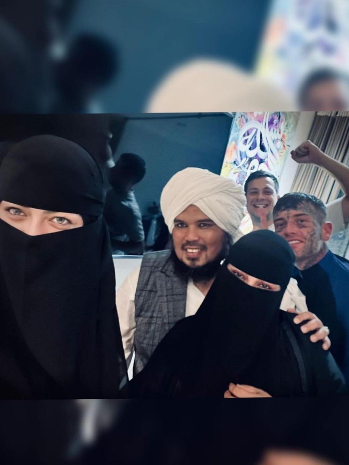Ratu Rizky Nabila Ratu Rizky Nabila bercadar