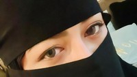 Ratu Rizky Nabila yang kini mengubah penampilannya dengan menggunakan cadar. Foto: instagram Ratu Rizky Nabila
