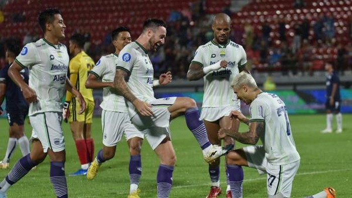 Selebrasi para pemain Persib Bandung.