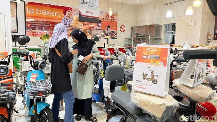 Sepeda Listrik menjadi incaran pembeli di Transmart Medan Fair (Nizar Aldi/detikSumut)