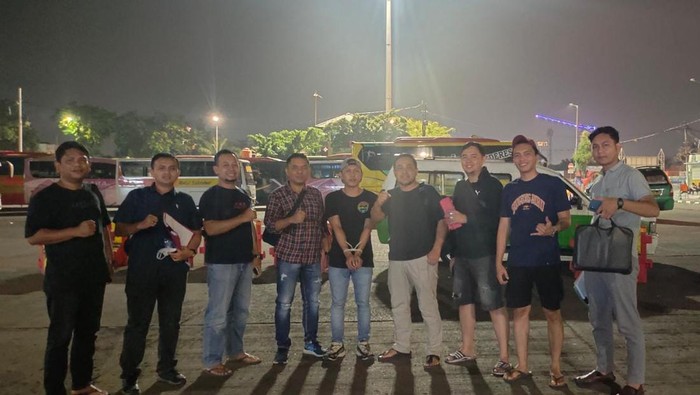 Tersangka saat ditangkap di Terimal Kalideres, Jakarta. (Foto: Istimewa)