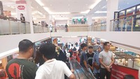 Transmart Full Day Sale hadir kembali khusus untuk hari ini. Dalam gelaran banjir promo seharian penuh ini, ada diskon hingga 50+20% menanti pengunjung di seluruh gerai Transmart di IndonesiaFoto: Shafira Cendra Arini/detikcom